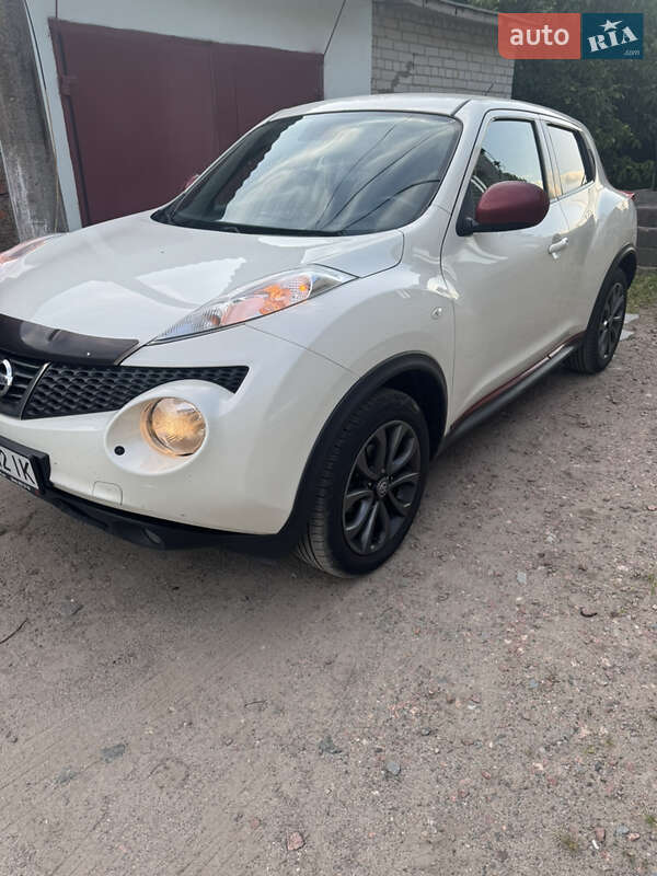 Позашляховик / Кросовер Nissan Juke 2013 в 