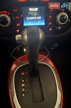 Позашляховик / Кросовер Nissan Juke 2013 в 