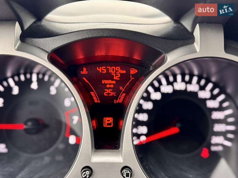 Позашляховик / Кросовер Nissan Juke 2016 в Чернівцях