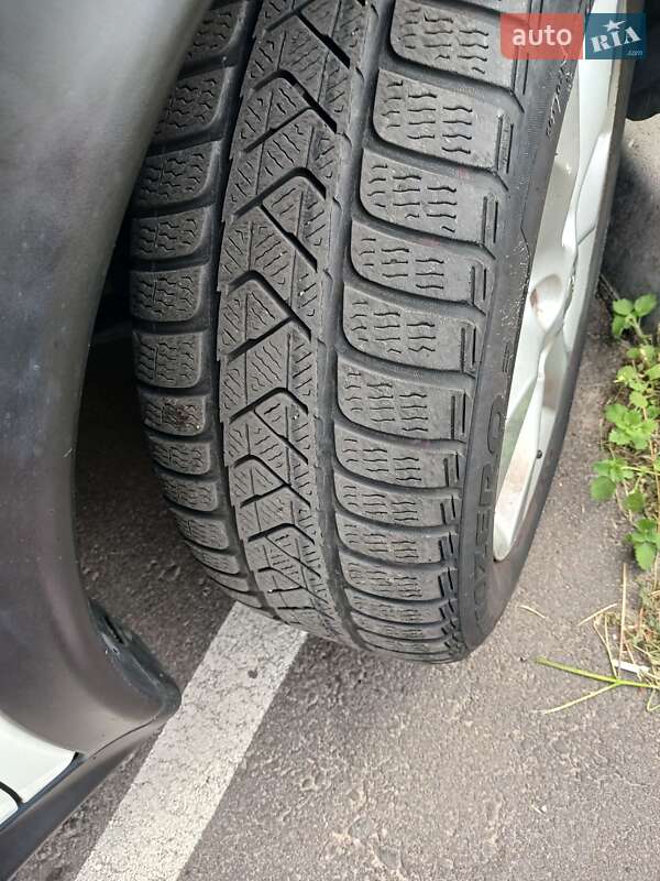 Внедорожник / Кроссовер Nissan Juke 2011 в Киеве