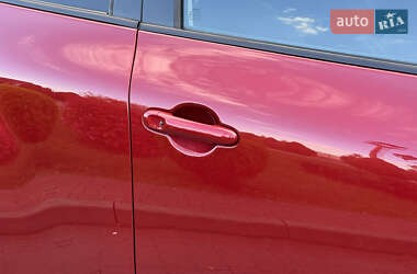 Внедорожник / Кроссовер Nissan Juke 2012 в 