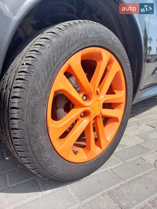 Внедорожник / Кроссовер Nissan Juke 2014 в Полтаве