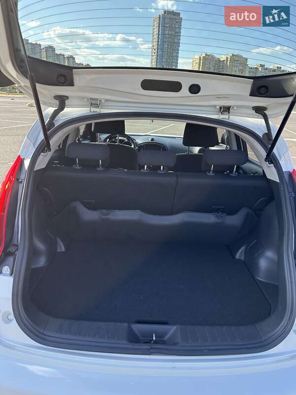 Позашляховик / Кросовер Nissan Juke 2013 в Києві