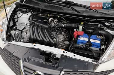 Внедорожник / Кроссовер Nissan Juke 2011 в 