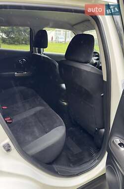 Внедорожник / Кроссовер Nissan Juke 2011 в 