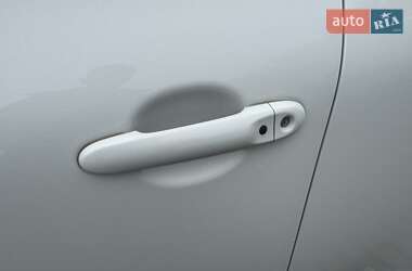 Внедорожник / Кроссовер Nissan Juke 2011 в 