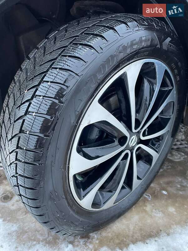 Позашляховик / Кросовер Nissan Juke 2011 в Демидівці