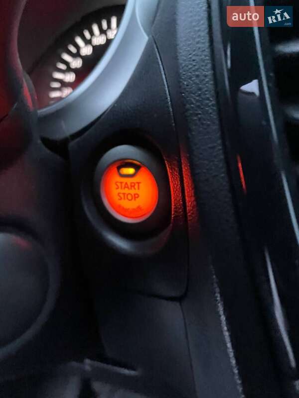 Позашляховик / Кросовер Nissan Juke 2011 в Демидівці