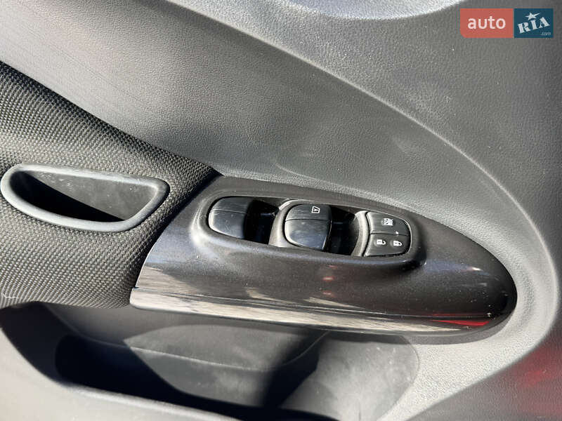 Позашляховик / Кросовер Nissan Juke 2017 в Полтаві