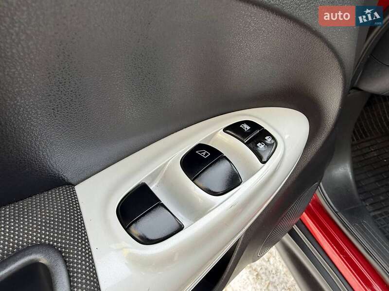 Позашляховик / Кросовер Nissan Juke 2012 в Миргороді фото 15 Позашляховик / Кросовер Nissan Juke 2012 в Миргороді