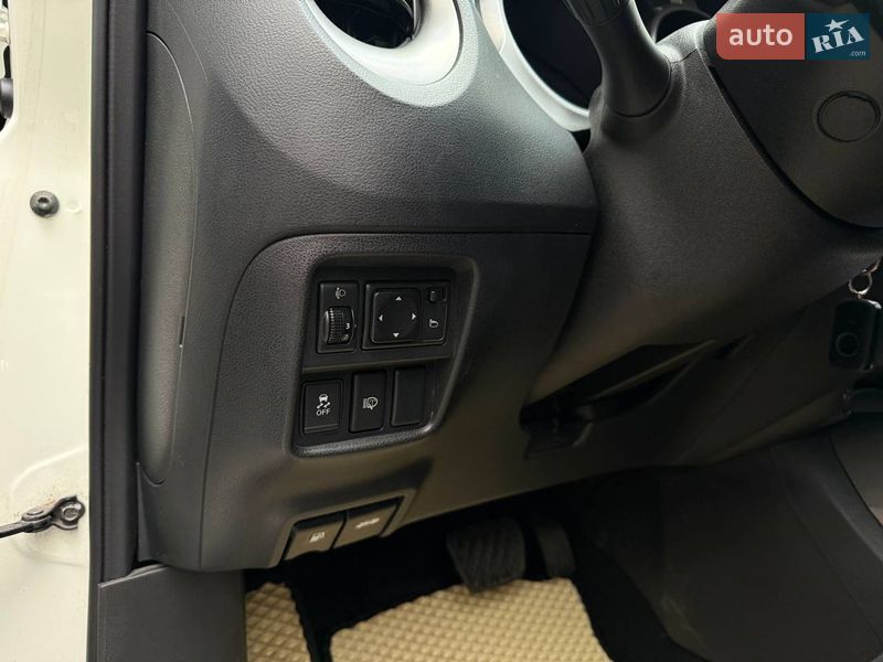 Внедорожник / Кроссовер Nissan Juke 2011 в Киеве