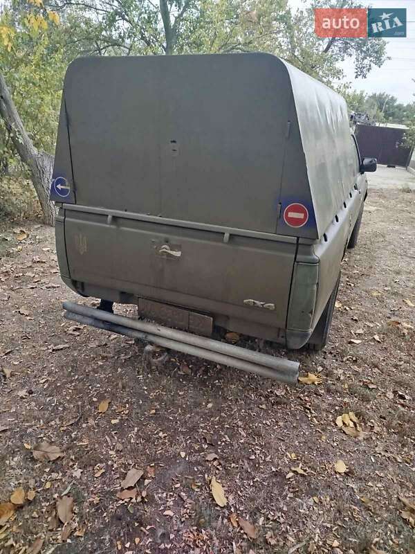 Пикап Nissan King Cab 1998 в Днепре