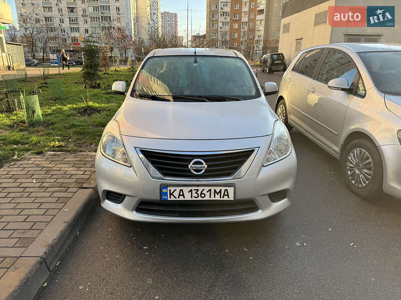 Седан Nissan Latio 2012 в Киеве