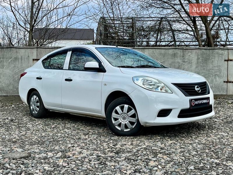 Седан Nissan Latio 2012 в Киеве