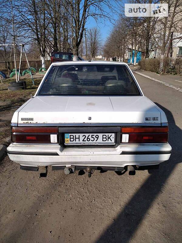 Седан Nissan Laurel 1987 в Белгороде-Днестровском