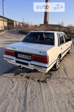 Седан Nissan Laurel 1988 в Тальному