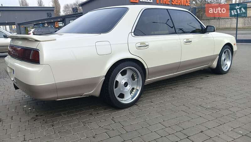 Седан Nissan Laurel 1993 в Одесі