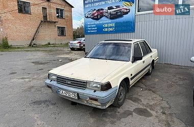 Седан Nissan Laurel 1988 в Звенигородке