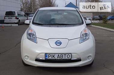 Хэтчбек Nissan Leaf 2015 в Киеве