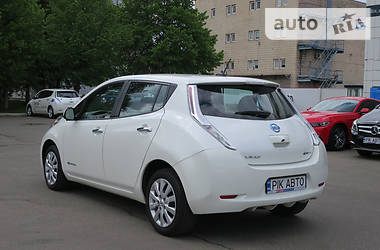 Хэтчбек Nissan Leaf 2015 в Киеве