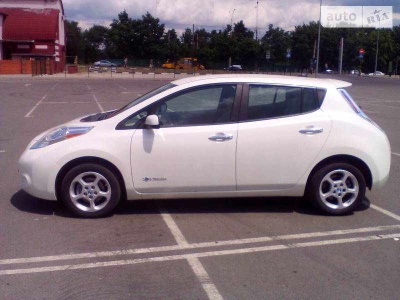 Хэтчбек Nissan Leaf 2013 в Николаеве