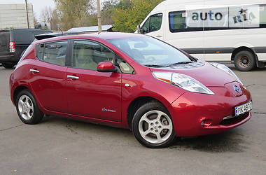 Хэтчбек Nissan Leaf 2012 в Киеве