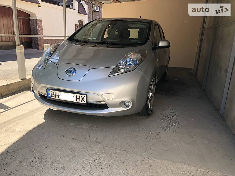 Nissan Leaf 2012 року