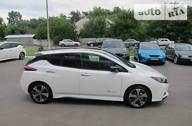 Хэтчбек Nissan Leaf 2018 в Киеве