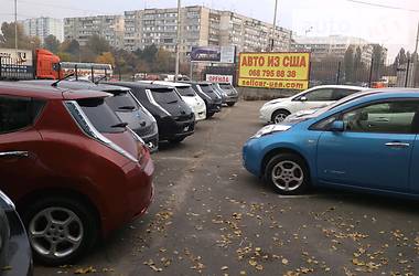 Хэтчбек Nissan Leaf 2011 в Киеве