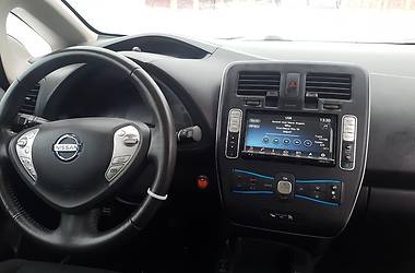 Хетчбек Nissan Leaf 2016 в 