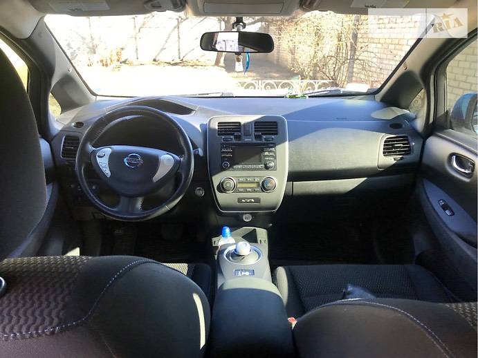 Хетчбек Nissan Leaf 2013 в Кам'янському