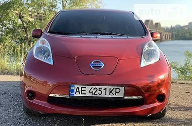 Хэтчбек Nissan Leaf 2013 в Днепре