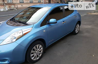 Хетчбек Nissan Leaf 2013 в 
