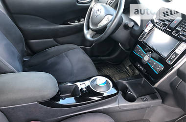 Хетчбек Nissan Leaf 2015 в 