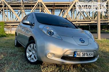 Хэтчбек Nissan Leaf 2013 в Днепре