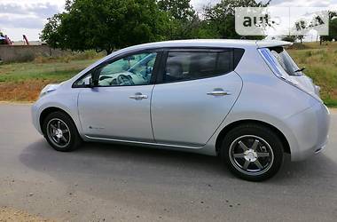 Хэтчбек Nissan Leaf 2011 в Одессе