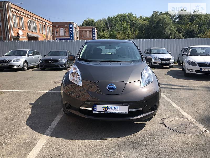 Хэтчбек Nissan Leaf 2016 в Киеве