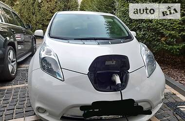 Седан Nissan Leaf 2015 в Києві