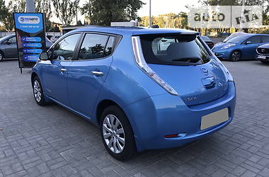 Хетчбек Nissan Leaf 2013 в Дніпрі