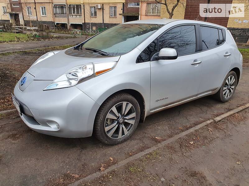 Хетчбек Nissan Leaf 2015 в Києві