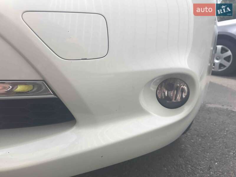 Хетчбек Nissan Leaf 2011 в Миколаєві