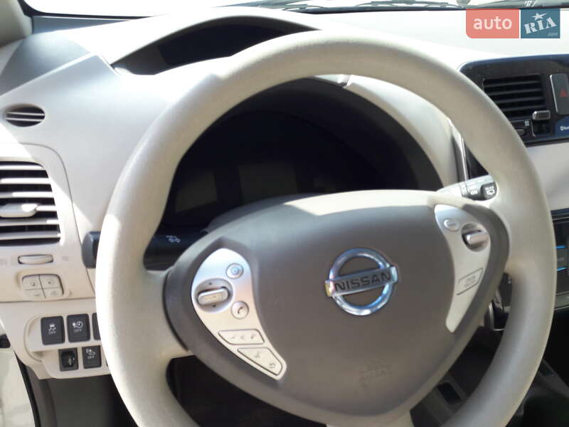 Хетчбек Nissan Leaf 2011 в Миколаєві