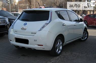 Хетчбек Nissan Leaf 2012 в 