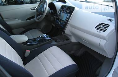 Хетчбек Nissan Leaf 2012 в 