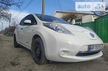 Хетчбек Nissan Leaf 2014 в 