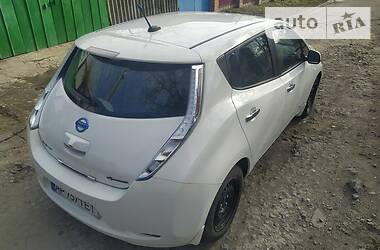 Хетчбек Nissan Leaf 2014 в 