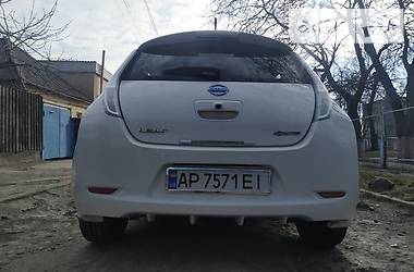 Хетчбек Nissan Leaf 2014 в 