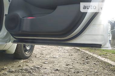 Хетчбек Nissan Leaf 2014 в 