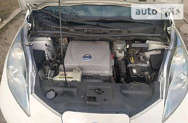 Хетчбек Nissan Leaf 2014 в 