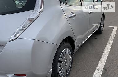 Хэтчбек Nissan Leaf 2015 в Кривом Роге